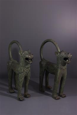 Arte Africano - Figuras de leopardo de bronce de Benín